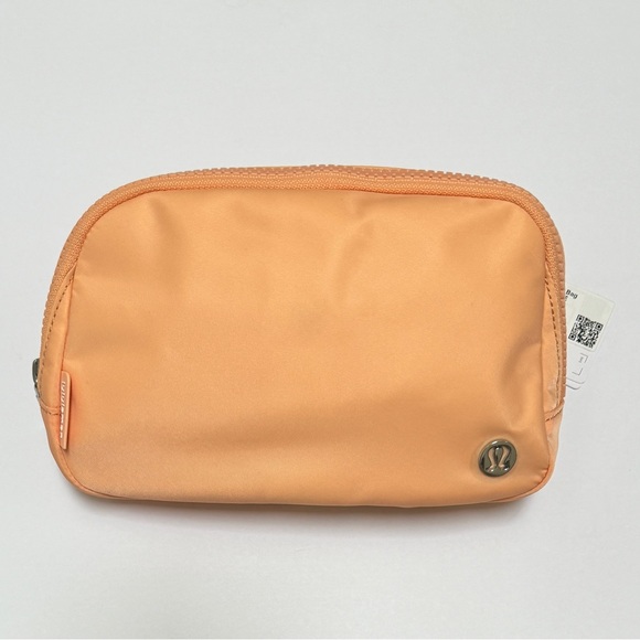 Lululemon Peach Bellini Everywhere Belt Bag 1L - Picture 3 of 4